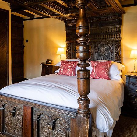 The Crown Inn Chiddingfold Dış mekan fotoğraf